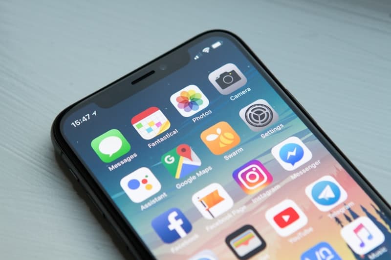 Phone showing PERM deadline notification alerts